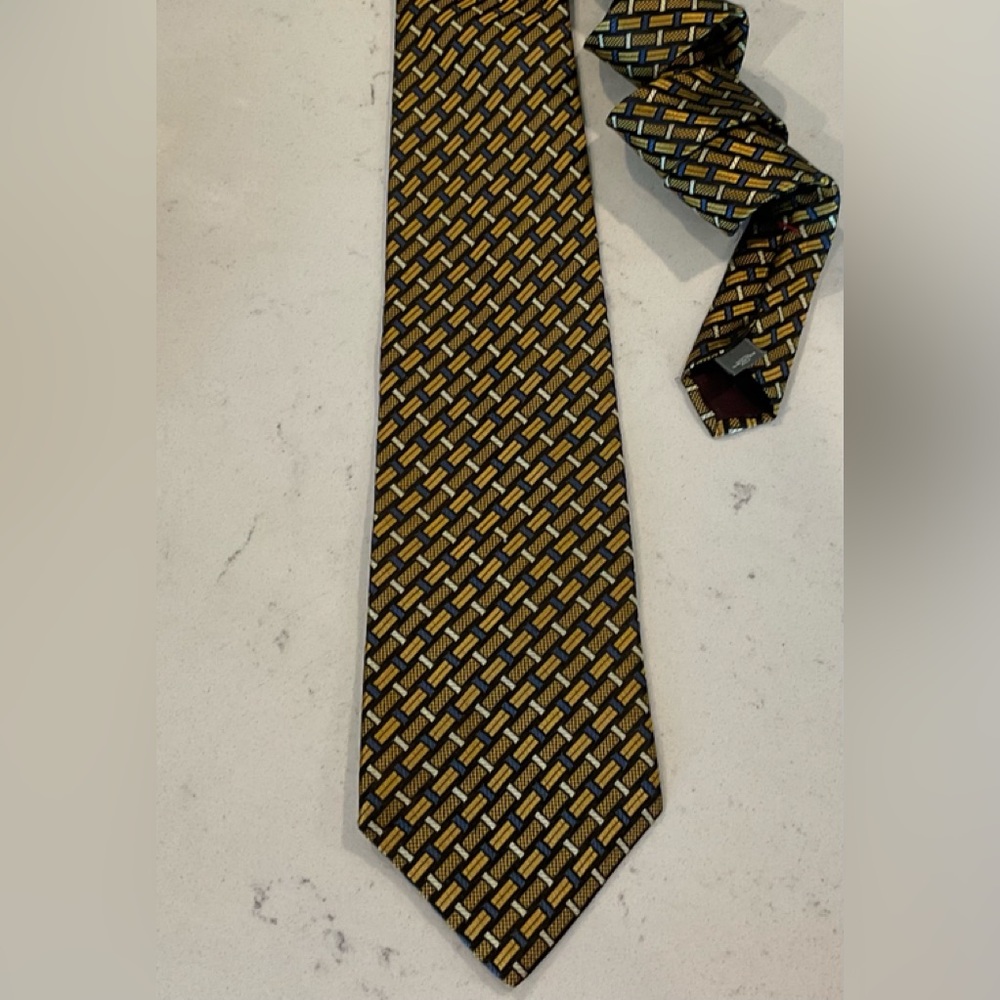 Henry Grethel 100% Silk Handsome Tie Rich Colors of Gold & Blue Great Condition